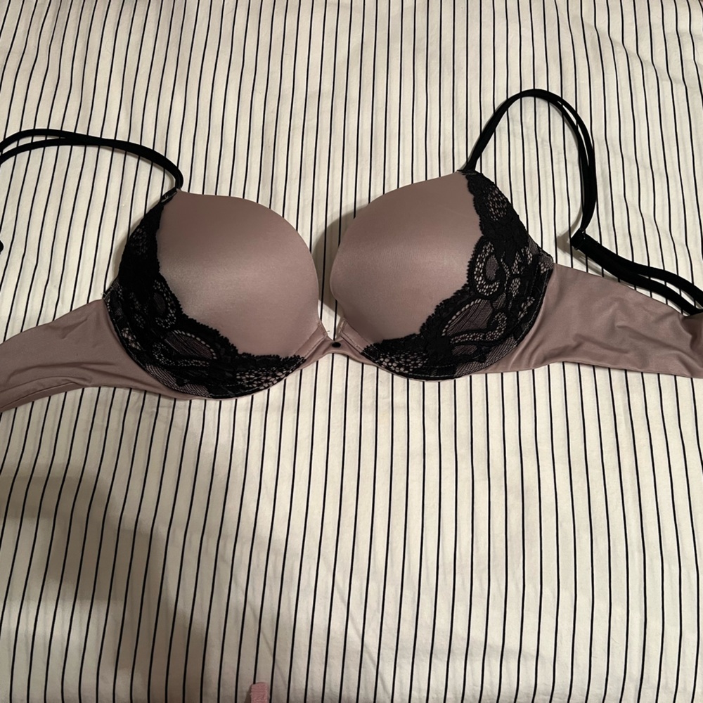 Victoria’s Secret very sexy push-up bra in a silvery grey with black lace, 32C